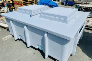 FRP製ハッチ付きタンク